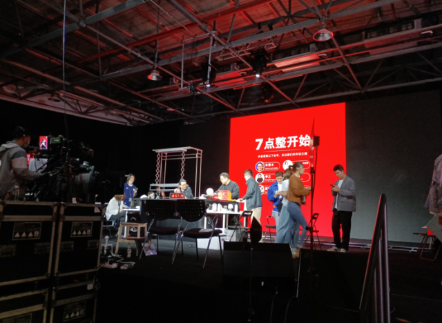 罗永浩交个朋友直播间,在滨江首播!