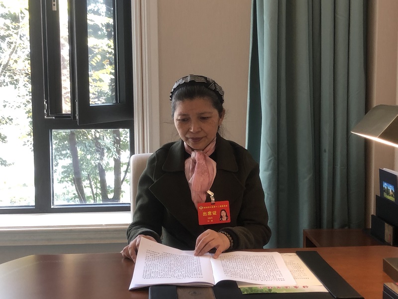 「两会超话」四川省政协委员李俊英:制定普惠性生育政策 完善女性生育