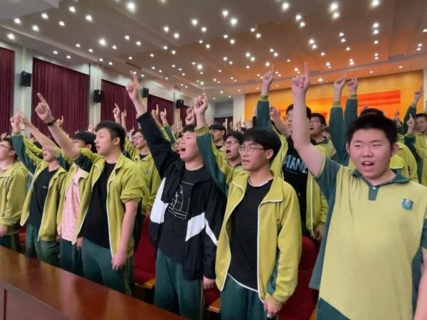 挑战自我,决胜高考——嘉兴三中举办高三学生励志讲座