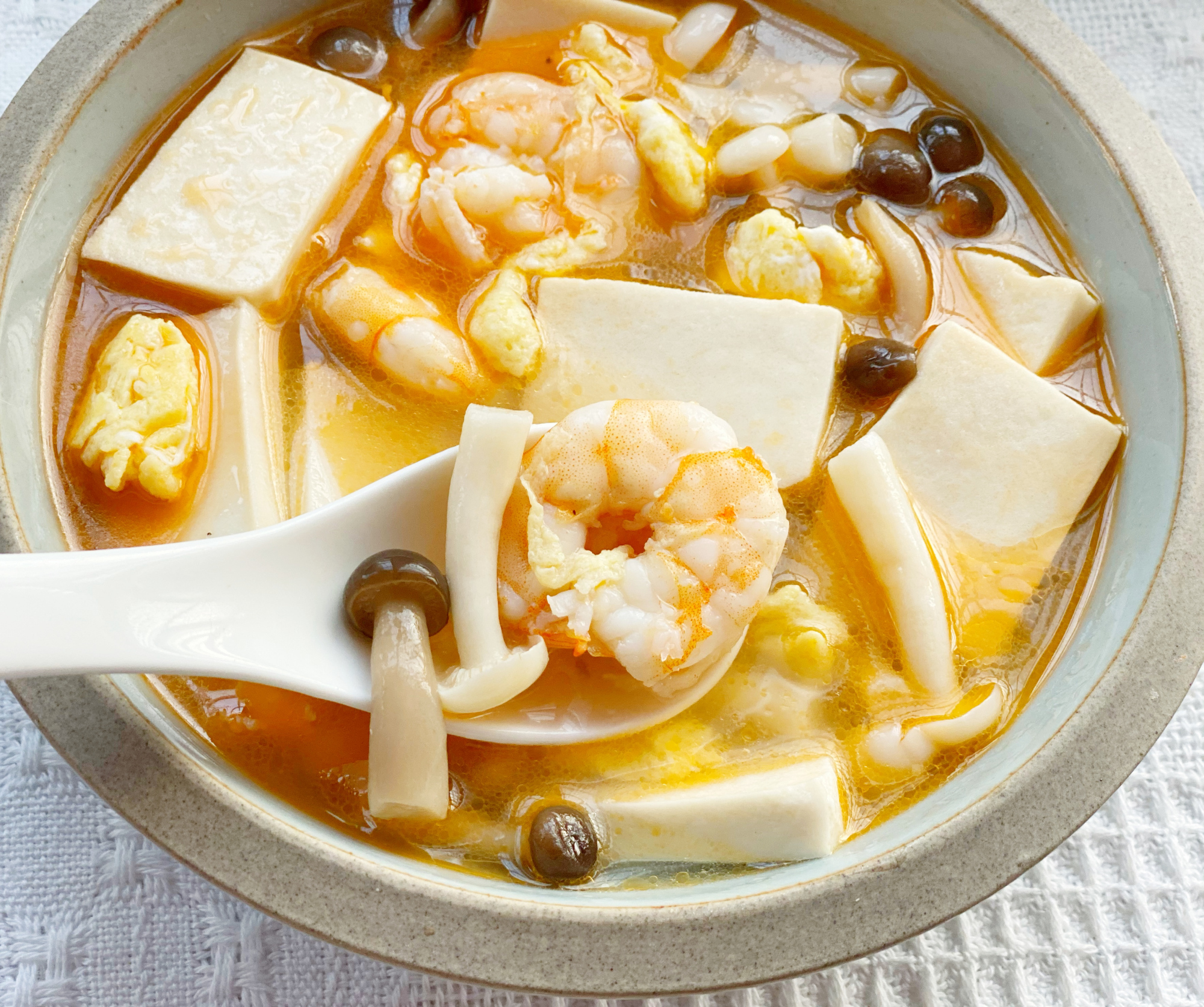 鲜虾和豆腐这样做,清香开胃又滑嫩,一次喝两碗给肉都不换