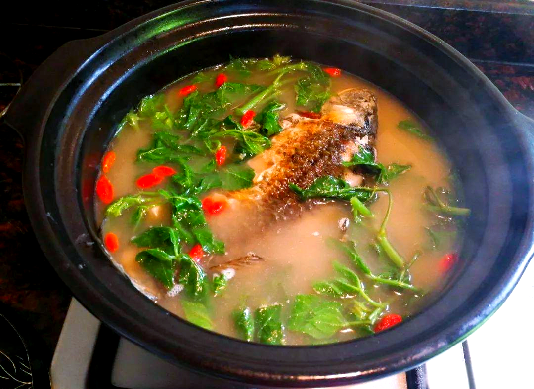 春季滋补美味:鲫鱼簕菜汤的做法与功效