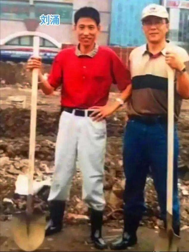 2000年,沈阳黑帮刘涌入狱,14名律师帮他减刑,最终被判死刑