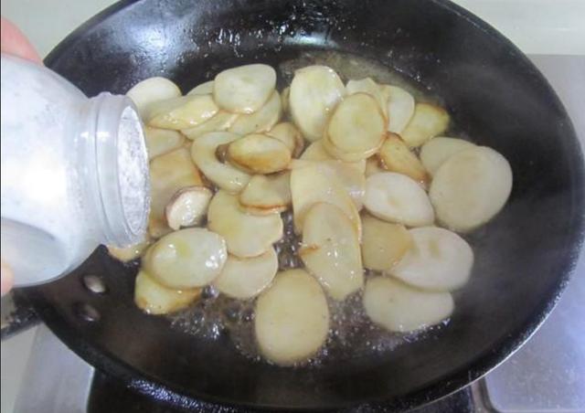 今天教大家一道营养美味的菜,鲍汁杏鲍菇