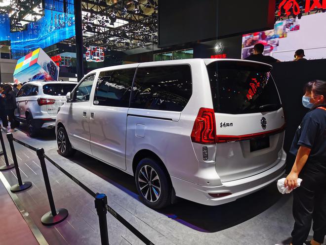 2020北京车展:东风风行首款增程式mpv风行m7 rev亮相