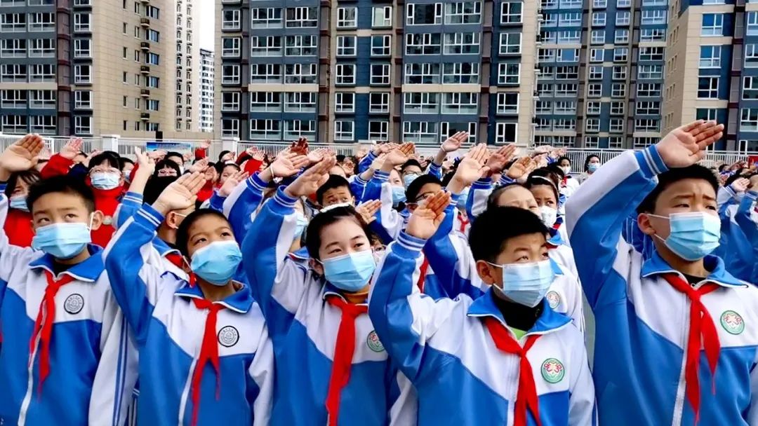 「社会主义核心价值观·爱国」承德市民族小学开展"国防教育进校园