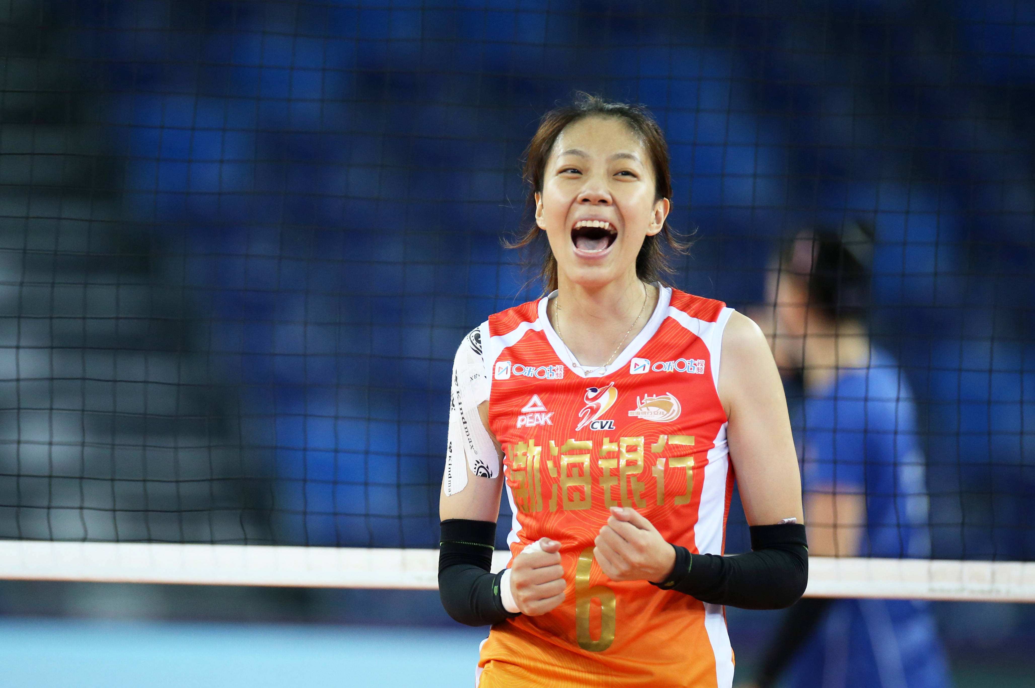 天津女排两将演绎"霸道女总裁"!于鋆炜或再转会,王宁恐已退役