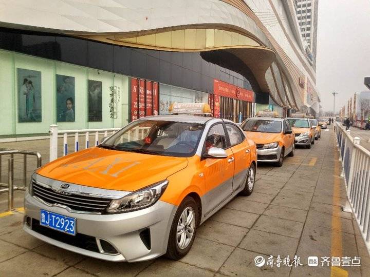 泰安萬達廣場出租車專用通道試運行首日,司機乘客都叫好