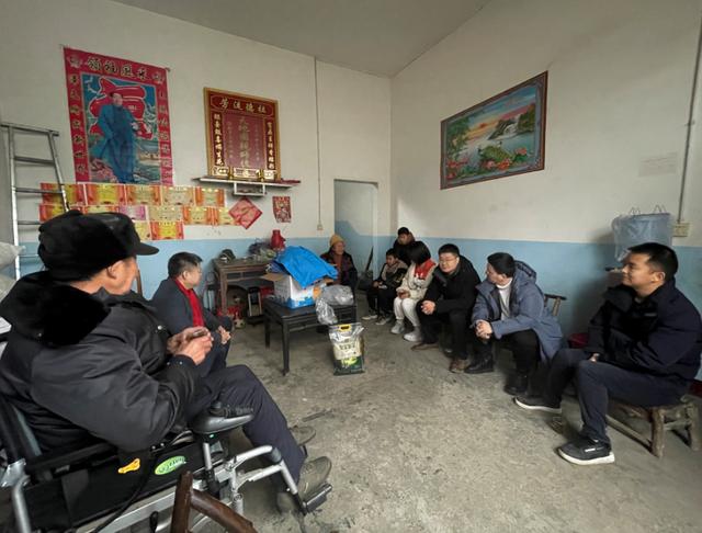 携手龙山雨你一起向未来共青团长沙市雨花区委员会一行赴龙山县石牌镇