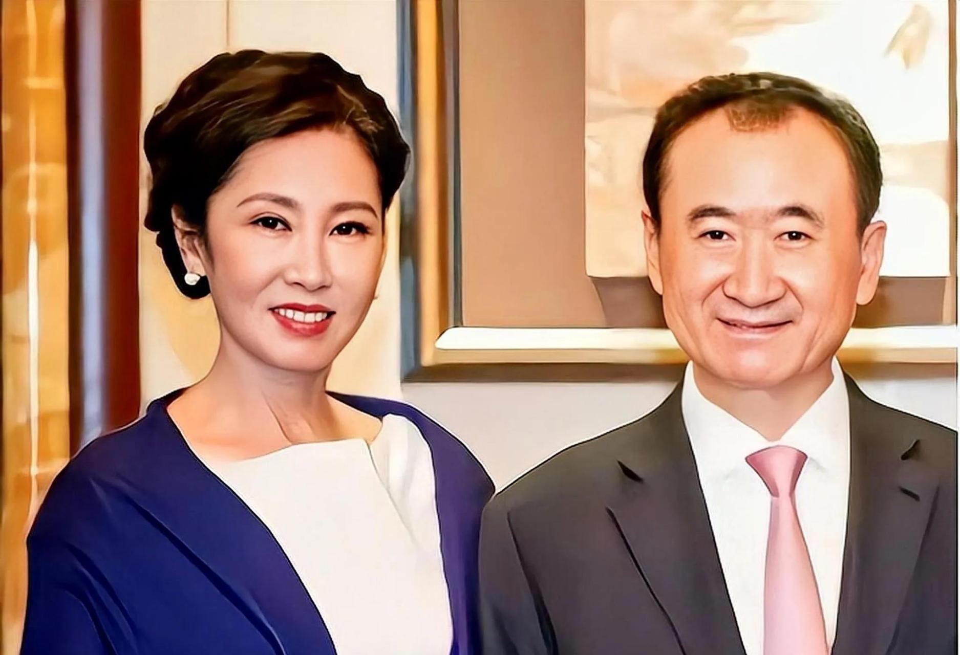 林宁任林氏投资集团董事长,她气质非凡,落落大方,不愧为一个集团的