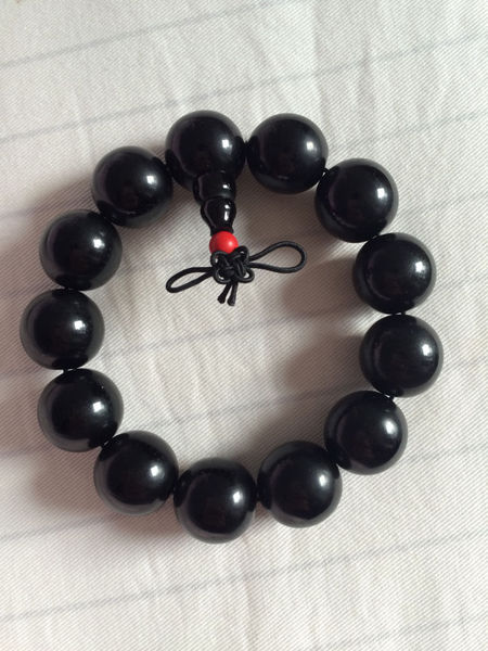 珍贵的藏羚羊角手串,市场不多见,入手需谨慎