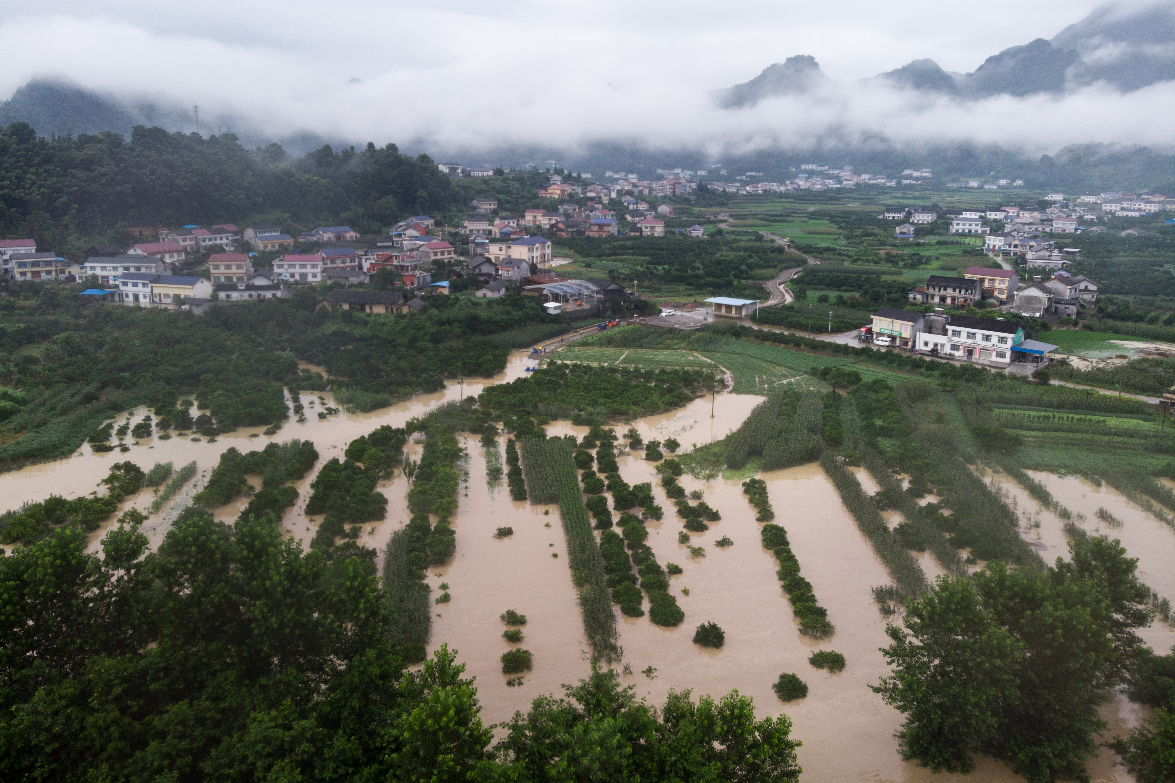 湘北山区出现强降雨天气