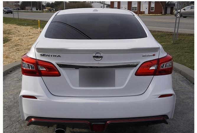 日产轩逸后面的英文标志是什么