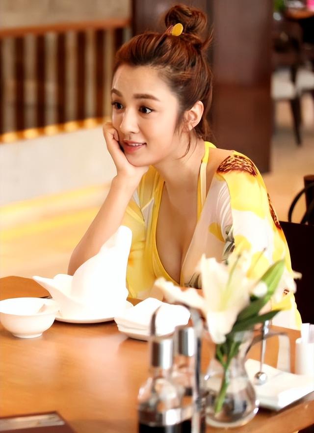 王晓晨身材有多绝?看到她的比基尼才明白啥叫真正的"出水芙蓉"