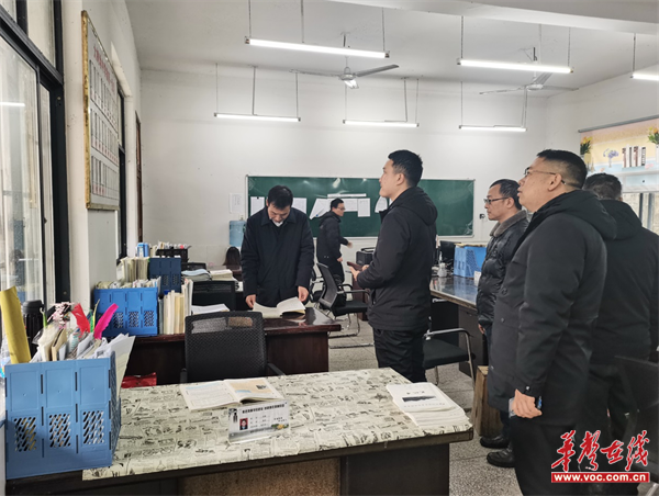 芷江县副县长梁飞率队赴大树坳乡中学指导工作