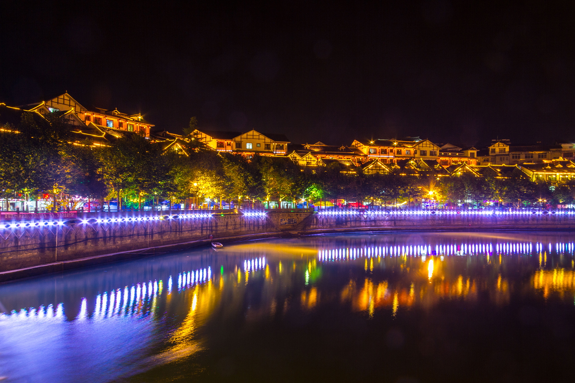 贵州黔东南藏着个中国最美县城,小城夜景如画,是你家乡吗?