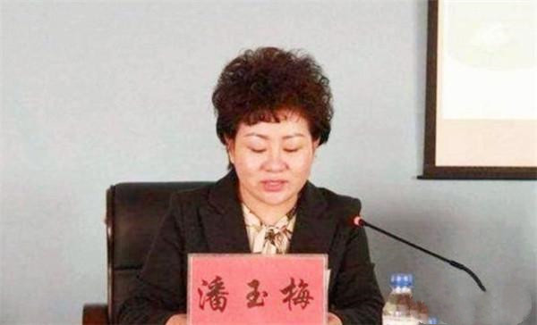她是最寄"厚望"的女贪官,利用美貌勾引权势,31岁轻松当上局长