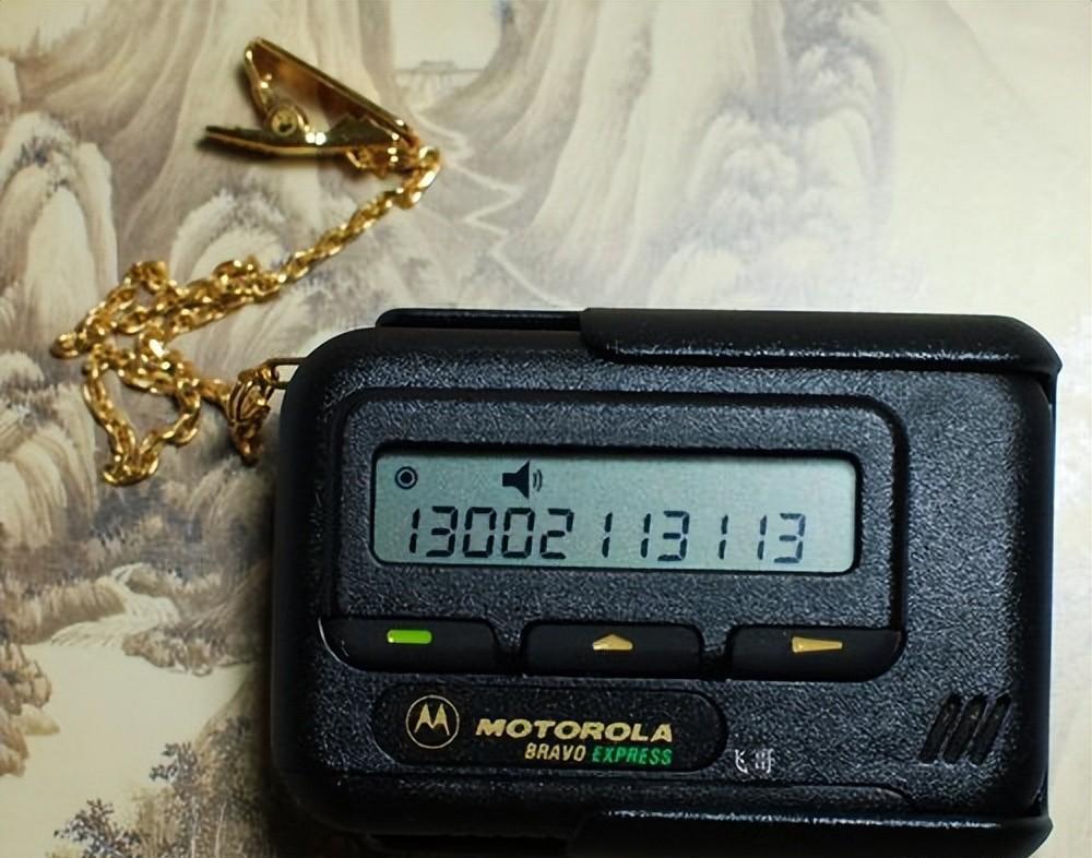 90年代火遍全国的"bb机",曾一台卖两千,现在用它还有信号吗?