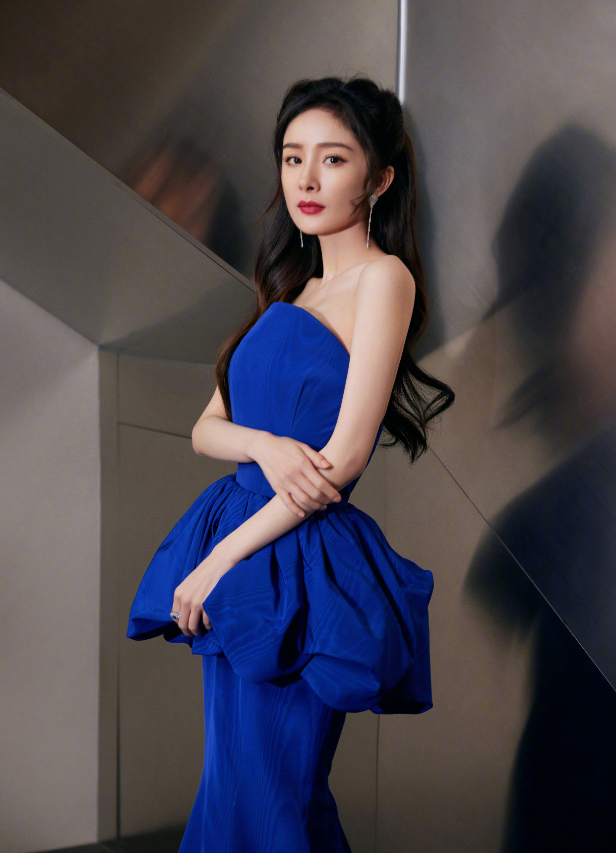 时尚"带货女王"杨幂,绚丽舞台,蓝色经典