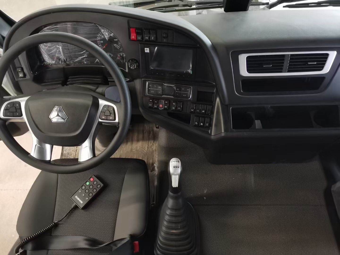 重汽豪沃前四后八铝合金运油车 20吨油罐车最佳车型价格配置