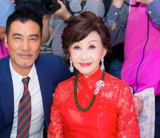 道高一尺魔高一丈,相比刘晓庆价值12亿的翡翠,郑明明更胜一筹?