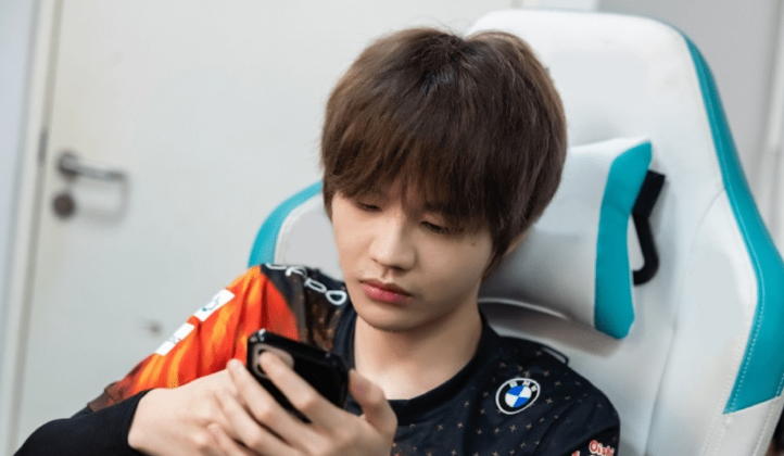 lol:刘青松确定辅助uzi,wbg经理深夜发文,指责刘青松没诚信