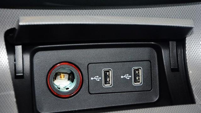 汽车自带usb接口充电慢,老司机买来"神器",实用又方便