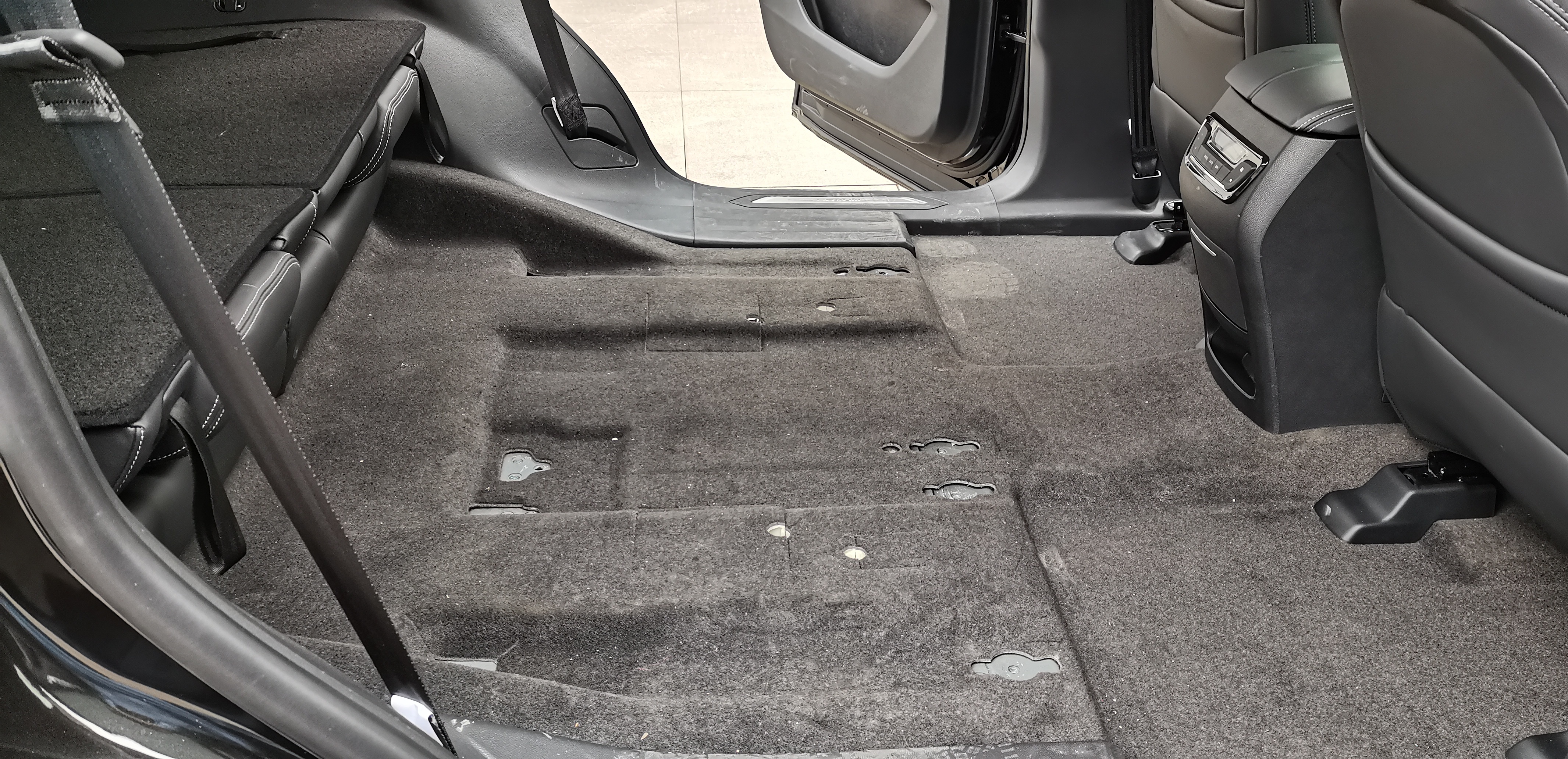 怎么去流浪?我把大通d90改成了床车