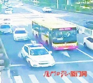 5歲男孩摔傷後腦勺出血急需送醫 警車鳴笛開道五分鐘送抵醫院