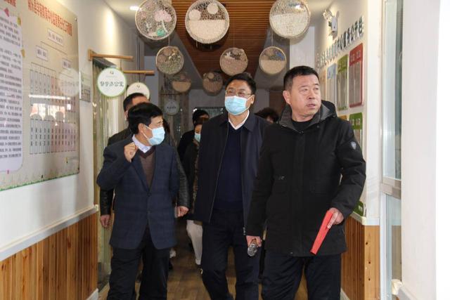 濮阳市人大主任邵景良一行到南乐县学前教育中心调研指导工作