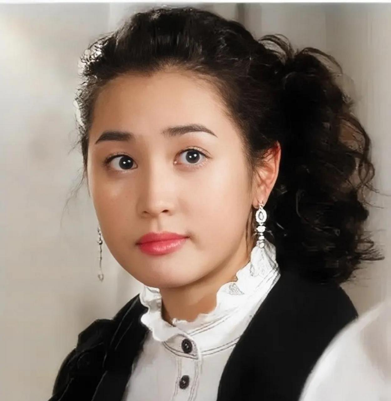 来看看新婚的李多海,她的脸经过几番变迁,你还认得出来是《我的女孩》