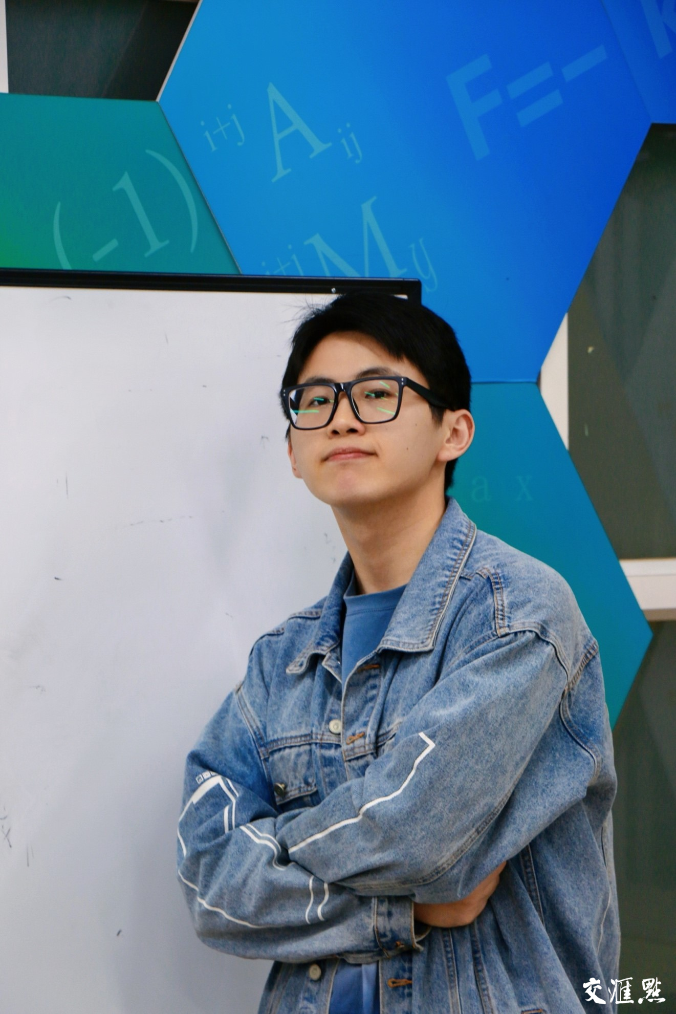 首页看点|"宝藏学长"李天意爆红后,我们去他的学校看了看