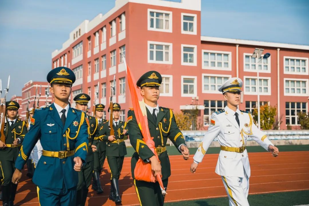 大连中港通关职业技术学校国旗班交接