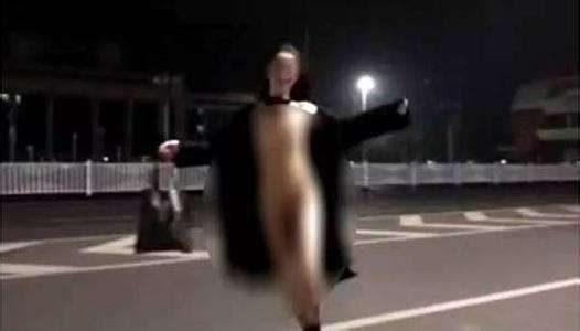 裸露直播,现场曝光,网友:不堪入目,毁三观