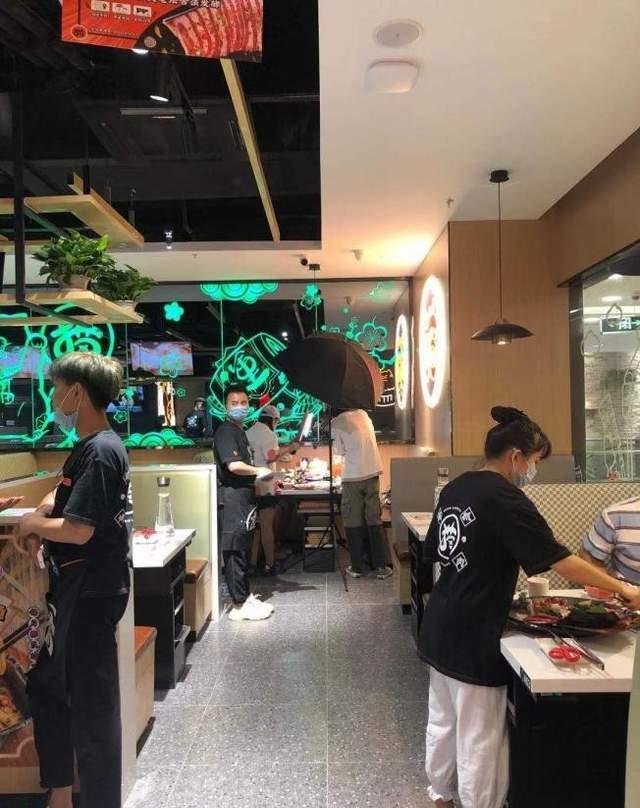 偶遇吴永恩!帅气多金abc新店开业人气爆棚
