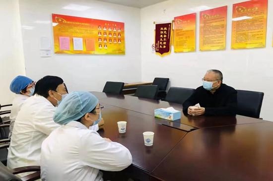 翁文杰调研街道社区卫生服务中心并接种疫苗