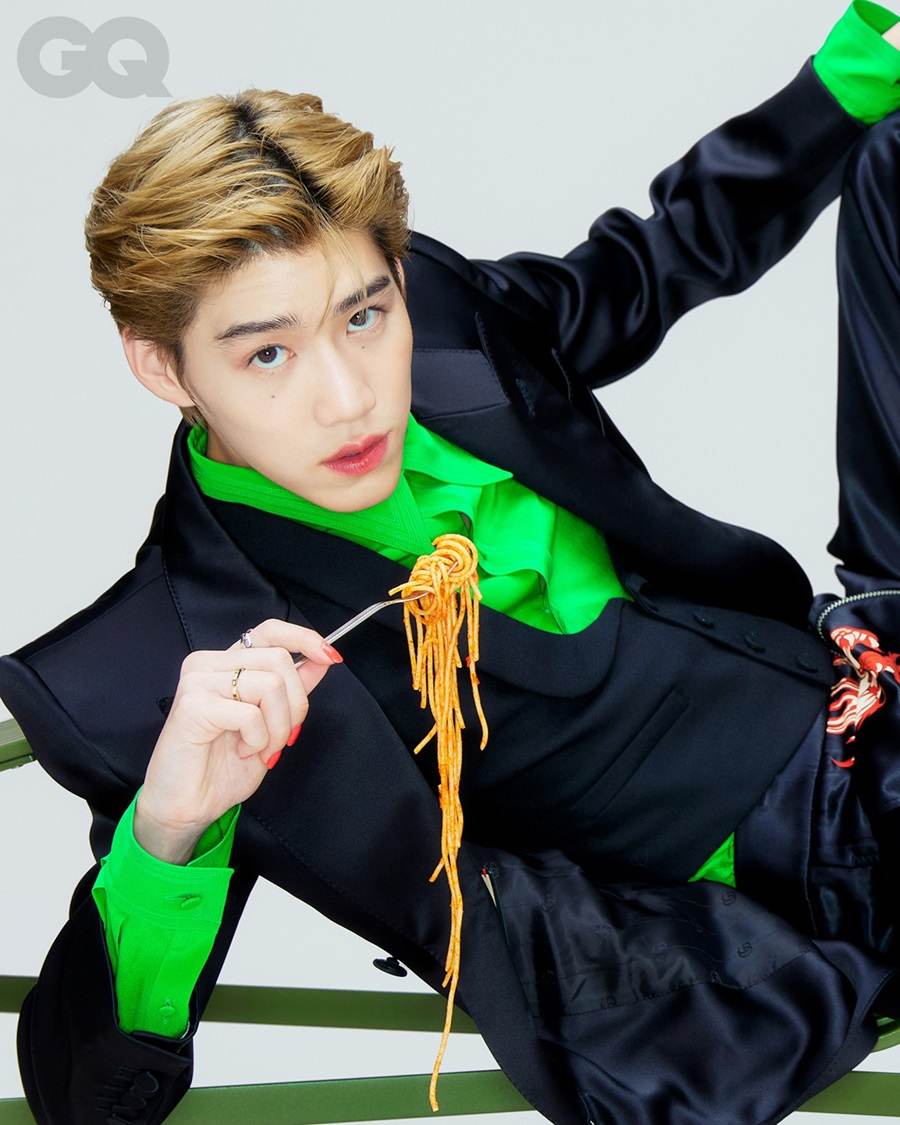 泰国顶流偶像ppkrit国际杂志俏皮风:billkinpp日本音乐节受欢迎