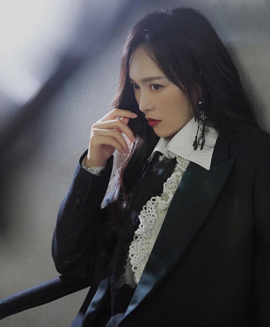 唐嫣西服秀出细长腿,甜美女总裁没错了!