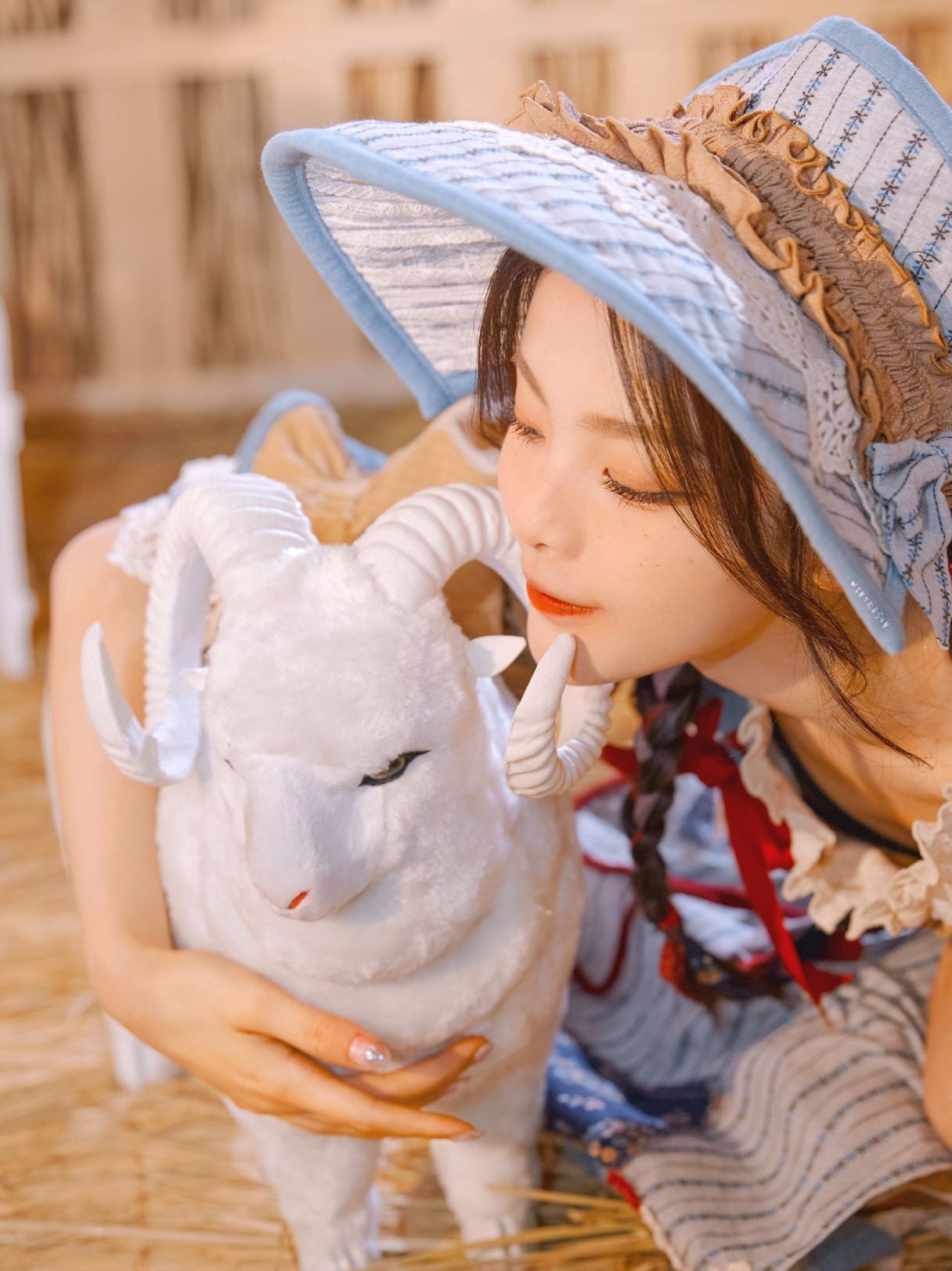 杨超越太"甜"了,穿洛丽塔过生日,故意扮土气,却更显俏皮可爱