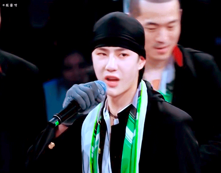 王一博一波王炸战队邀你周六一起下"海",啊博这么带很懂街舞!