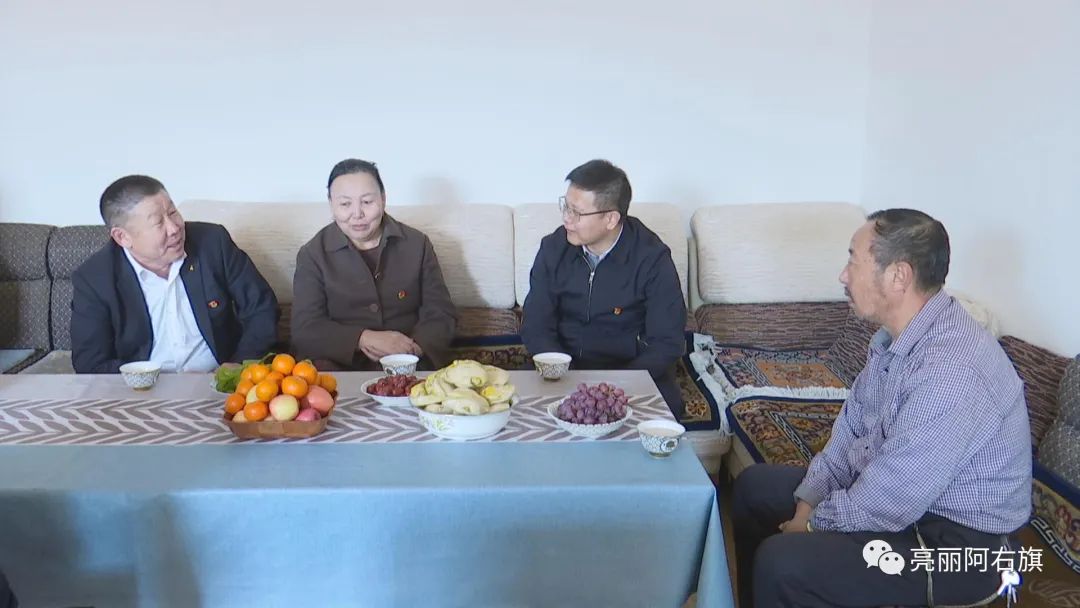 新春佳节即将来临之际,阿右旗委副书记王东,旗委常委,常务副旗长谢