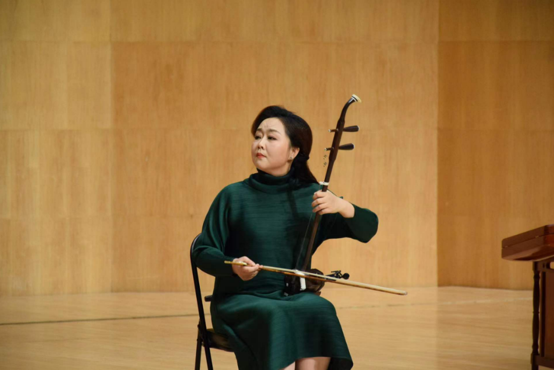 梁聆聆二胡独奏音乐会成功举办