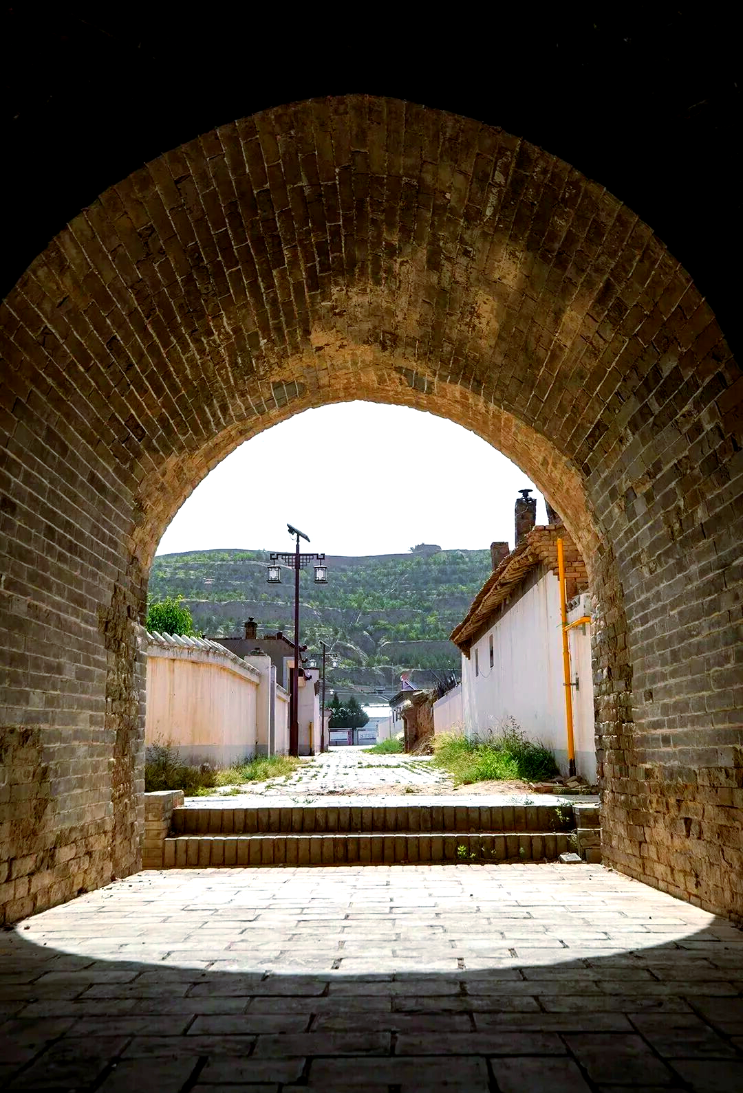 镇靖堡遗址:边陲的历史见证与文化象征