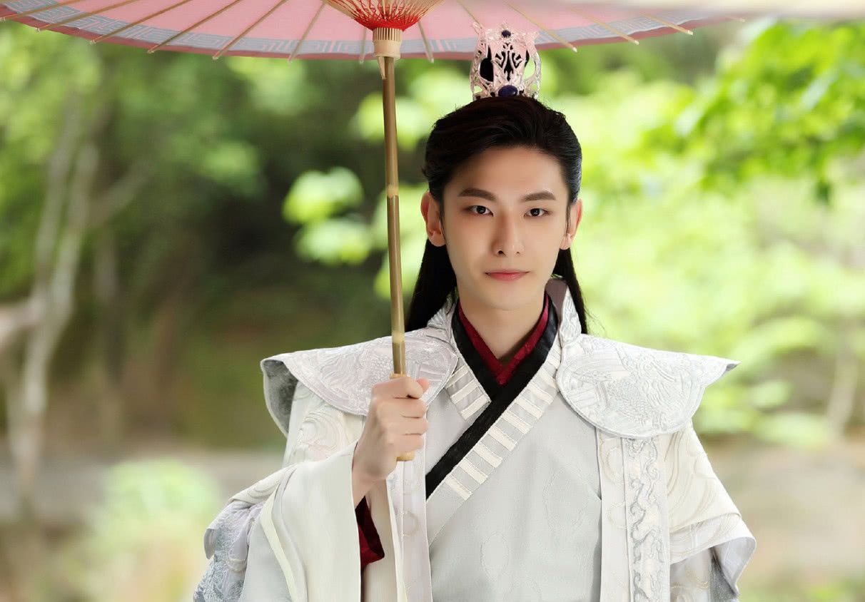 穿越:女模特穿越成又黑又肥的草包,变态王爷都懒得折磨她了