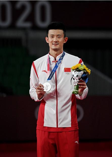 直击东京奥运丨谌龙获羽毛球男子单打银牌