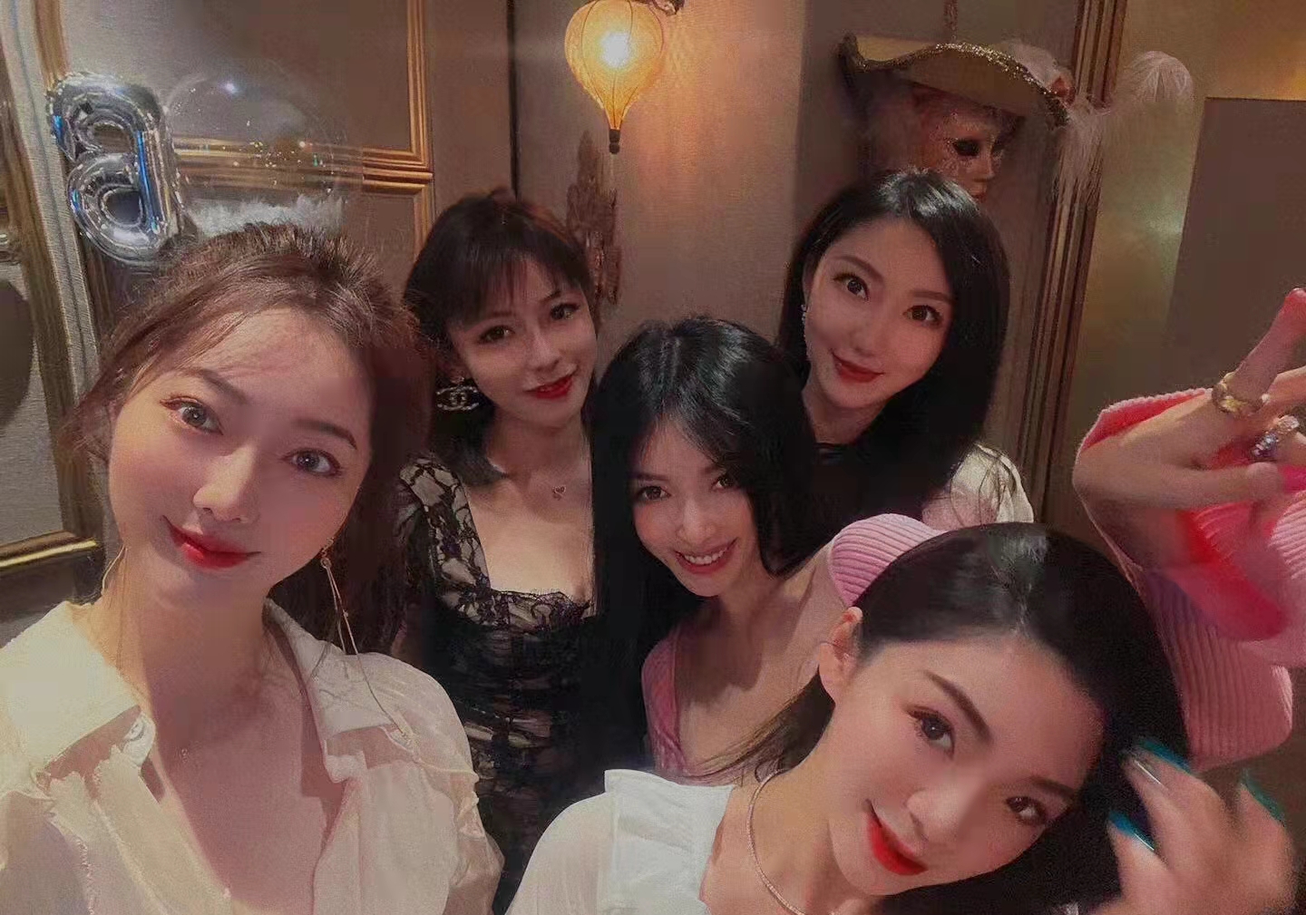 1号国门颜骏凌前妻晒新照!与李帅妻子是闺蜜,他事业巅峰却离婚