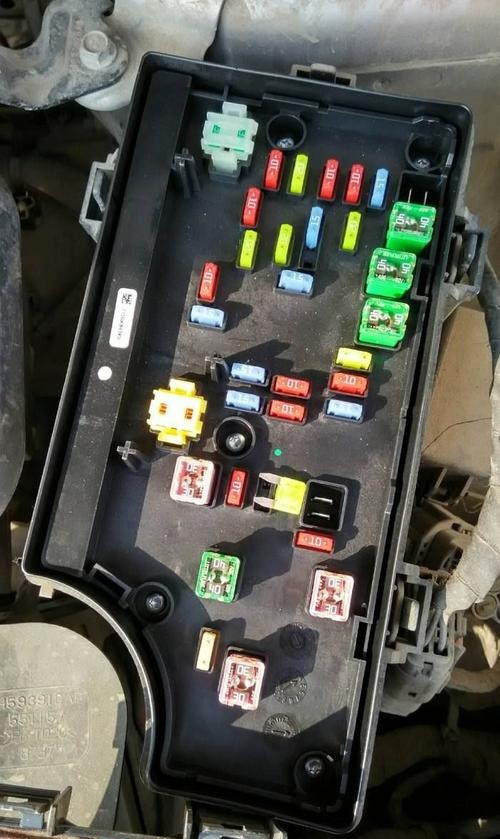 指南者大灯保险丝在哪