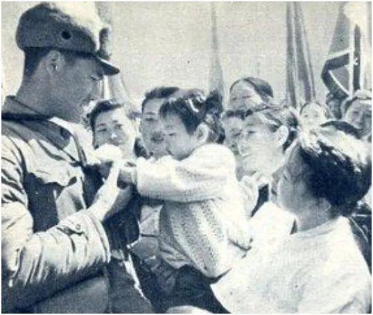 「e起学党史」中国人民志愿军全部撤离朝鲜:驻地到火车站排得净是老