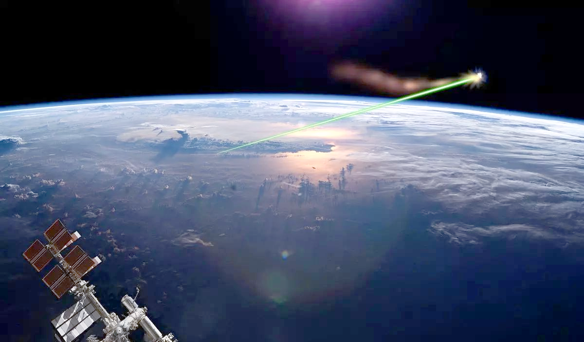 未来太空武器大揭秘:激光与新型动能弹的较量