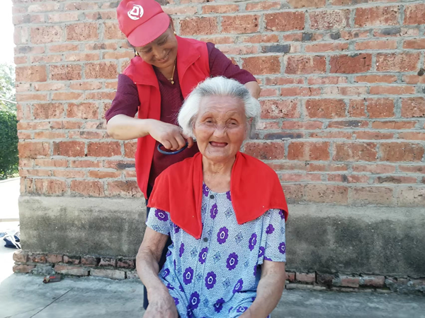 沭阳县沂涛镇"最美院长"汤化朋:用爱守护"夕阳红"