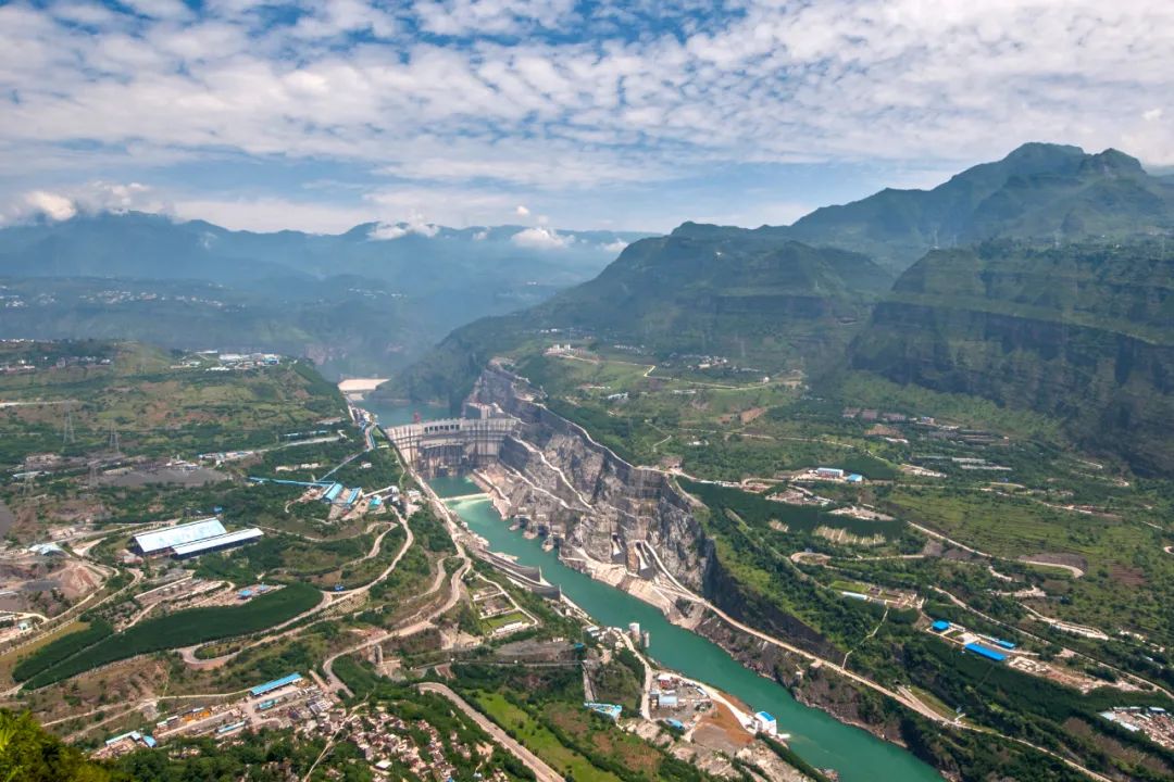金沙江下游四座梯级电站今年首次全开运行